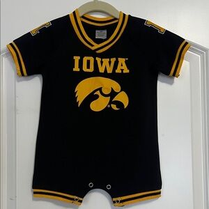 Colloseum | (3-6M) Iowa Hawkeyes Baby One Piece - Black and Yellow
